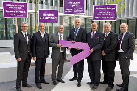 Gruppenfoto mit NRW Bauminister Duin, Bild: ENERVIE – Südwestfalen Energie und Wasser AG