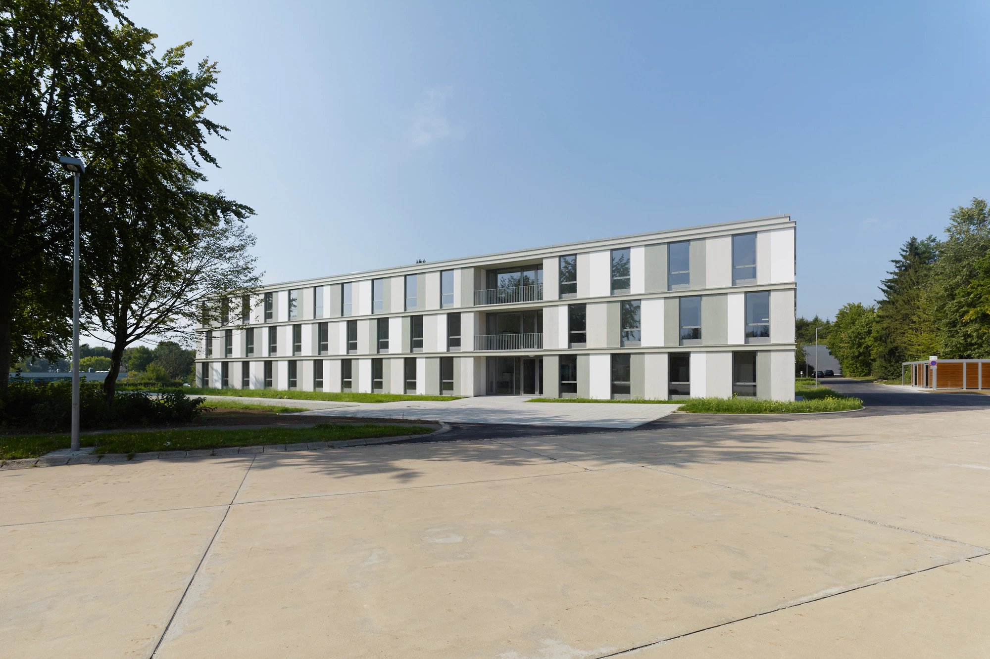 Unterkunftsgebäude Rommel Kaserne Dornstadt (Fotos ©: wolframjanzerarchitekturbilder)