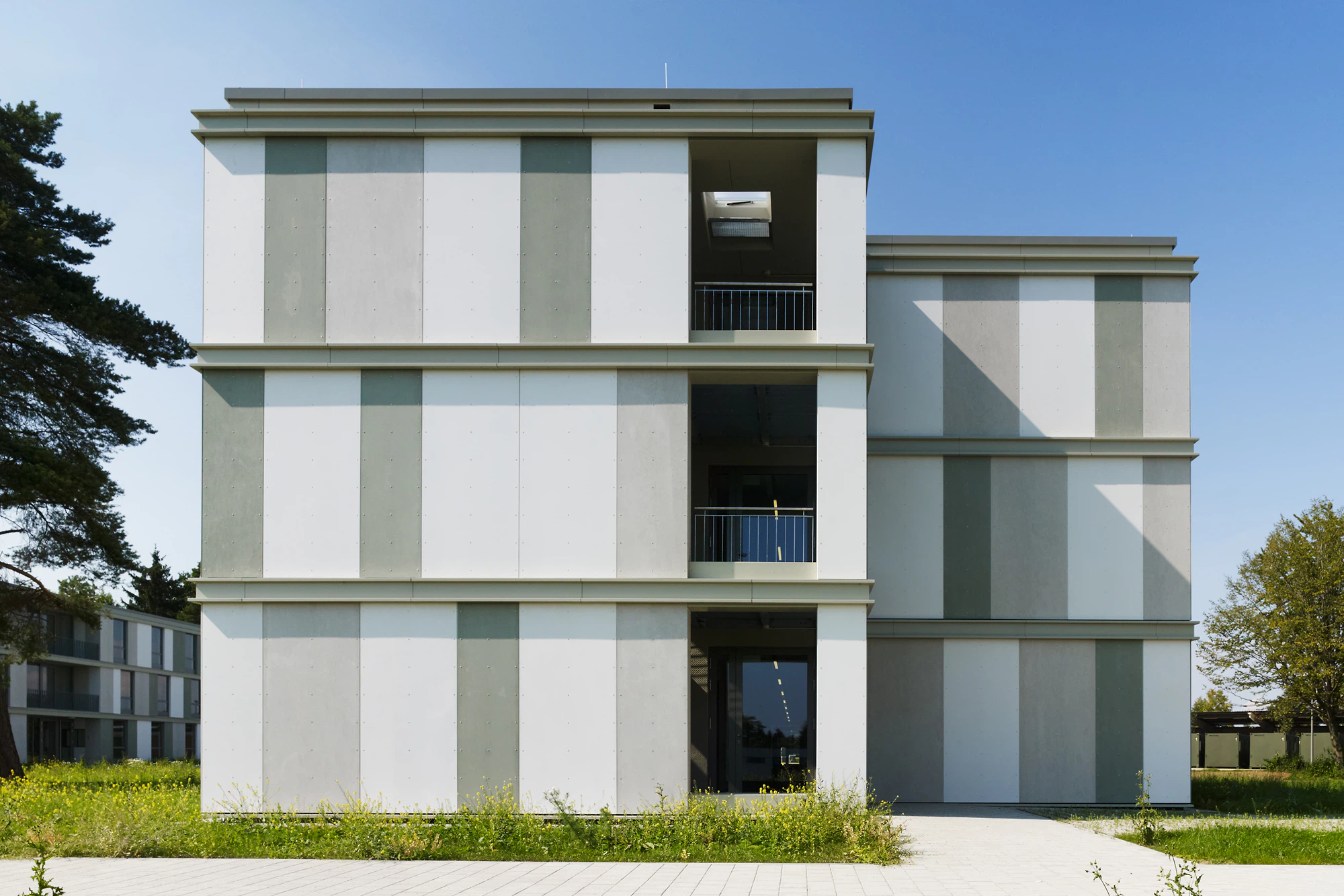 Unterkunftsgebäude Rommel Kaserne Dornstadt (Fotos ©: wolframjanzerarchitekturbilder)