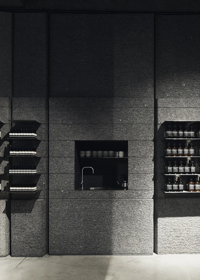 Peter Bennetts © Aesop
