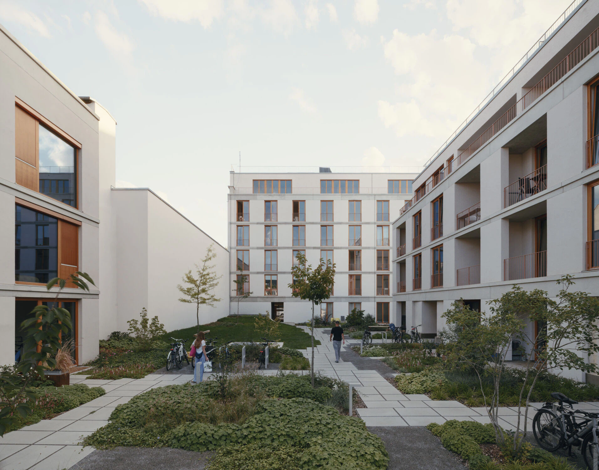© Simon Menges & Nino Tugushi, Berlin