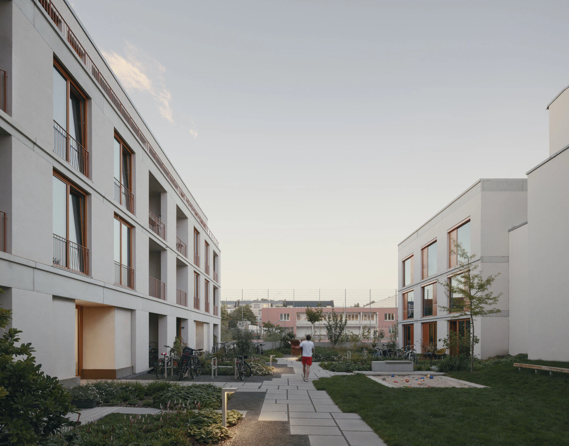 © Simon Menges & Nino Tugushi, Berlin